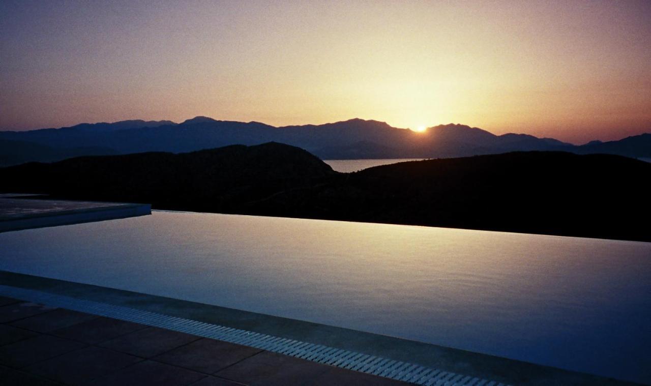 Villa Lir Tholos  Exteriör bild